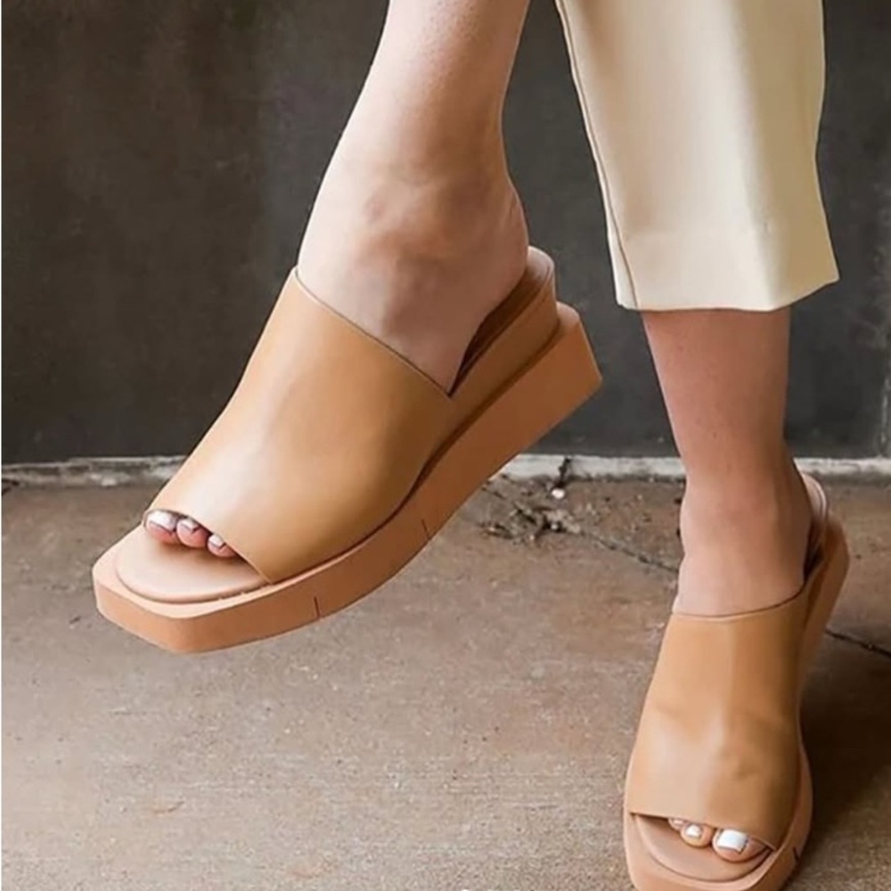 New Without Box Naked Feet Infinity Wedge Sandal in Natural Leather, Size 8